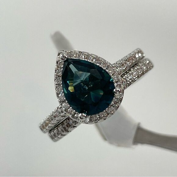 Exquisite Pear Cut Teal Blue Diamond CZ Halo Silver Plated Statement Ring - Picture 1 of 3